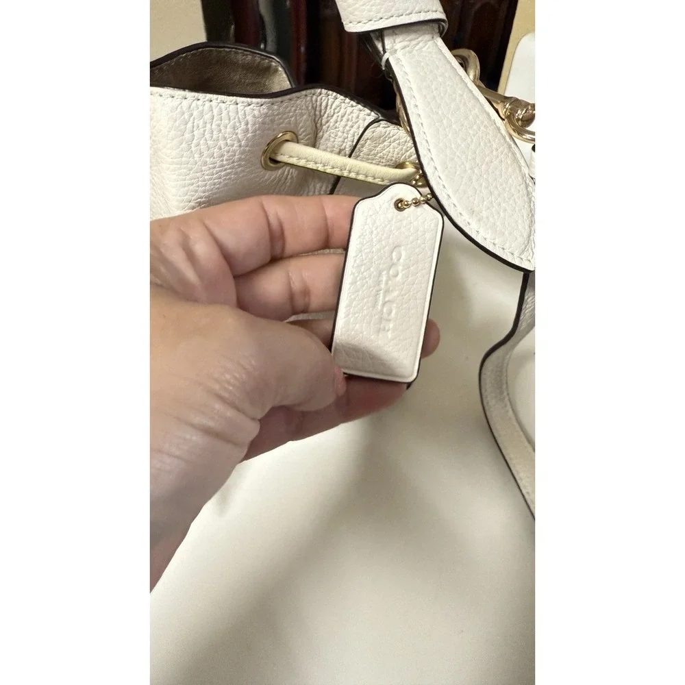 Coach Everly Drawstring Shoulder Bag C5671 Chalk Pebbled Leather Women's Purse‎